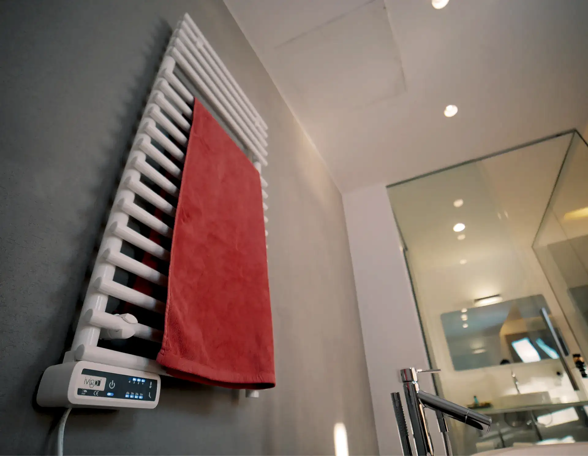 İVİGO EHR 450 Watt Profesyonel Havlu Isıtıcı Beyaz